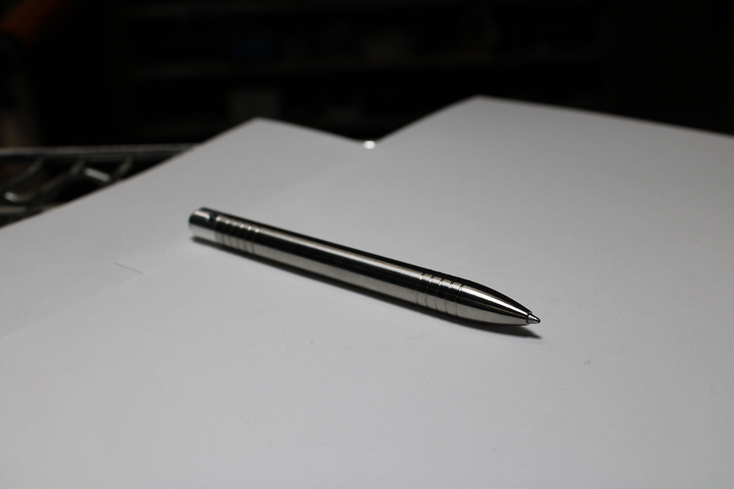 40 Clipless Click Pen - 6Al-4V Titanium - 6061 Aluminum Mechanism - Round Nose - Grip Lines - ISO G2 Schmidt EF9000 Refill