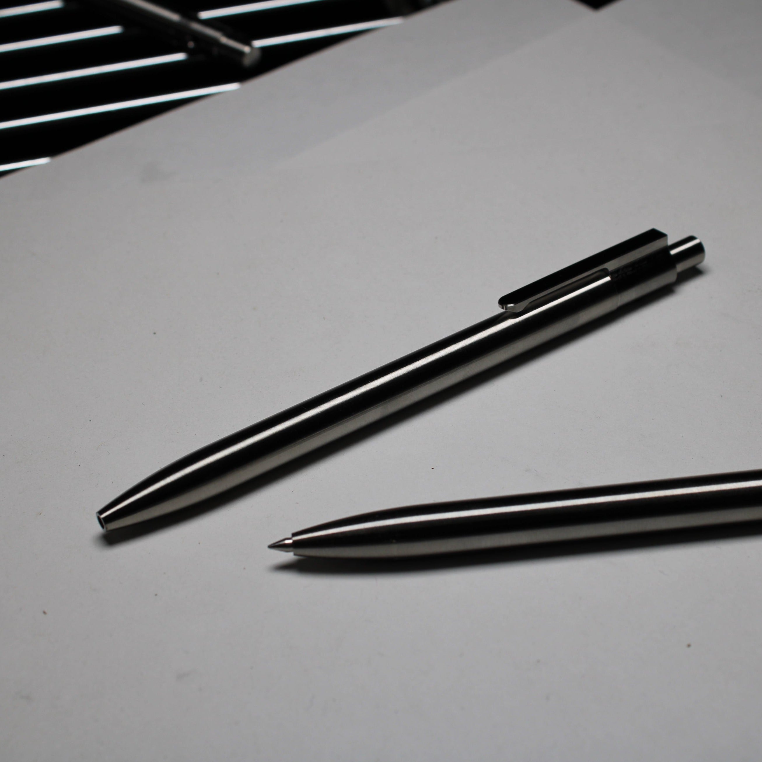 【Pilot G2】Autmog 36 Click Clipped Pen Autmog 36 Clipless Click Pen 6Al-4V Titanium 464 Brass Mech