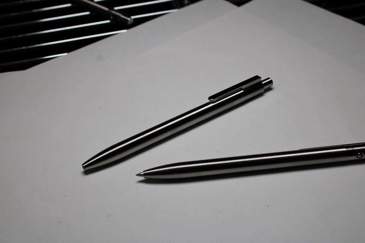 公式サイト - ハイブランドの新作が続々登場 6Al-4V - Pen Click 36 Titanium EnerGel Pentel - Nose Round - 筆記具