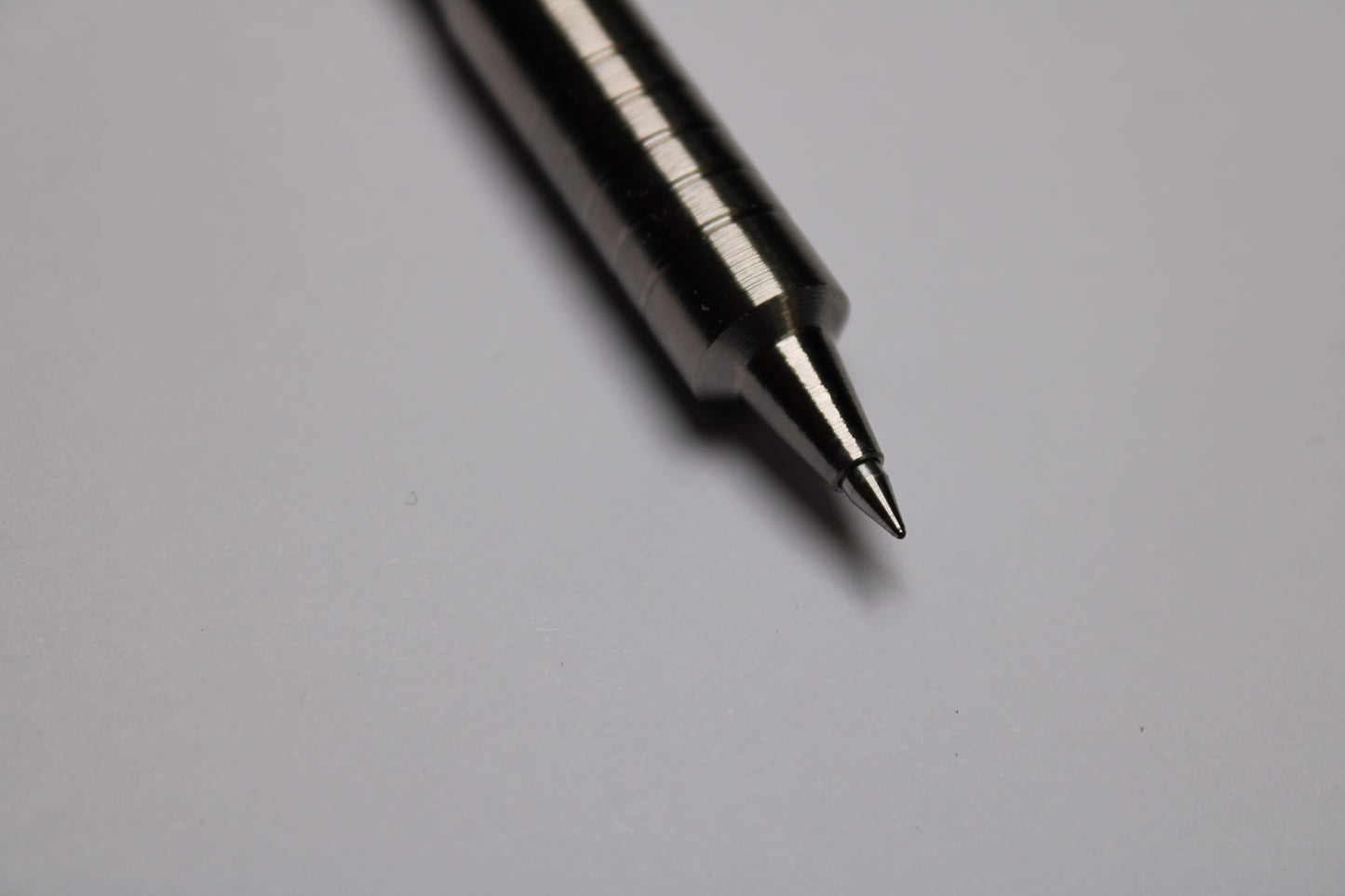 38 Clipless Click Pen - 6Al-4V Titanium Recessed Body - Step Nose Grip Lines - C63000 Bronze Mechanism - Uni SXR-5