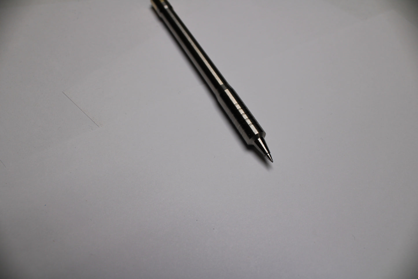 38 Clipless Click Pen - 6Al-4V Titanium Recessed Body - Step Nose Grip Lines - C63000 Bronze Mechanism - Uni SXR-5