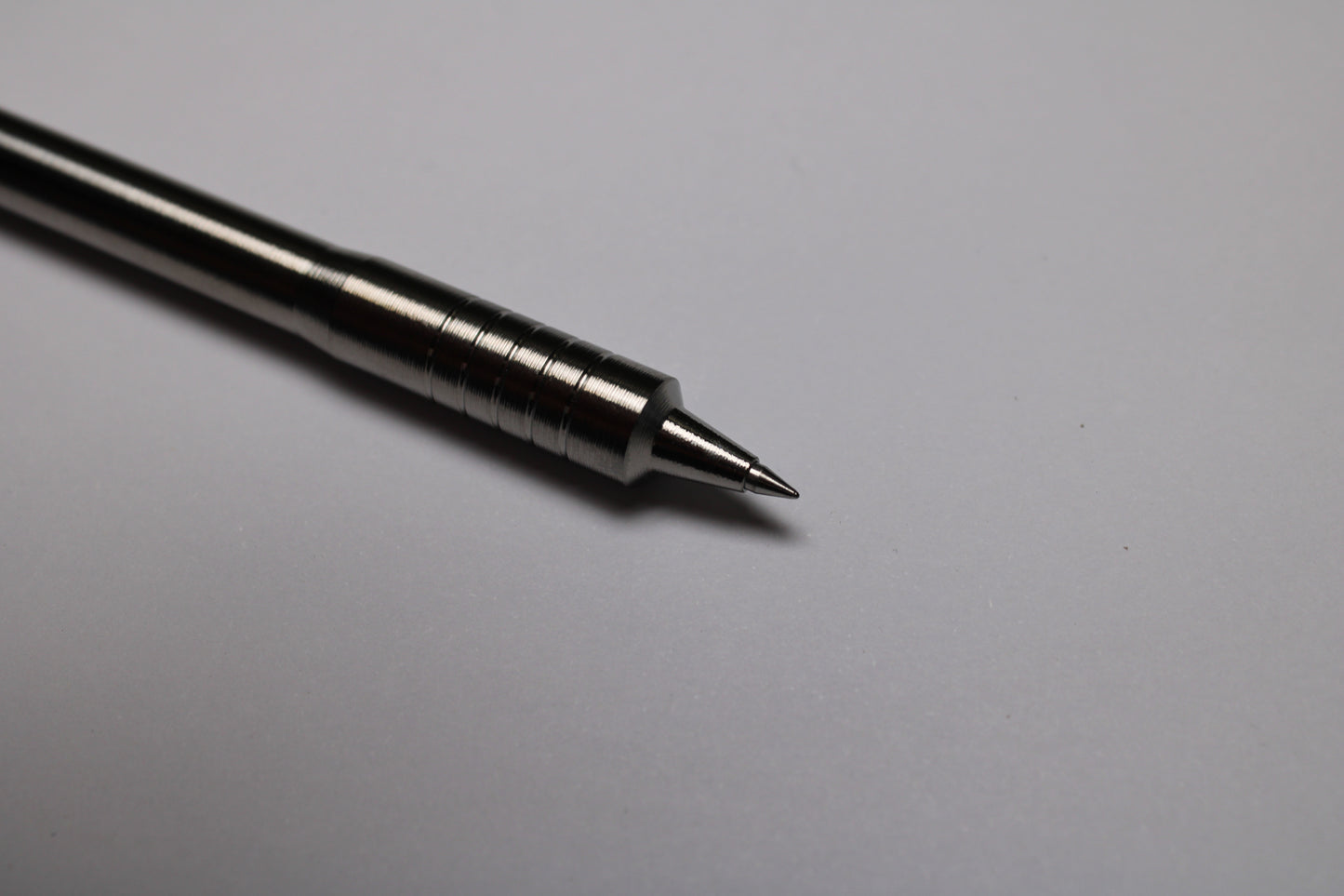 38 Clipless Click Pen - 6Al-4V Titanium - Recessed Body - Step Nose Grip Lines - Uni-Ball SXR-5