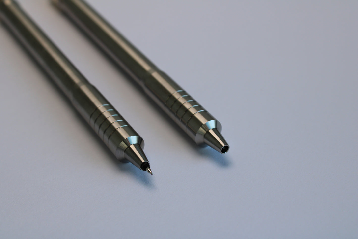 38 Clipless Click Pen - 6Al-4V Titanium Recessed Body Step Nose - Grip Lines - Pilot Juice Up 0.4mm