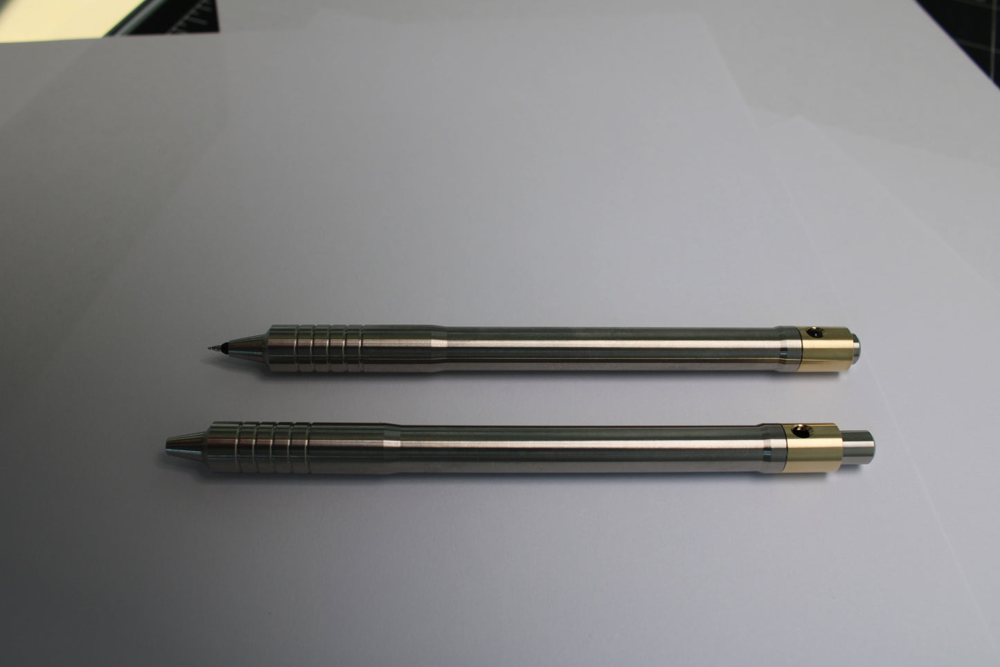38 Clipless Click Pen - 6Al-4V Titanium Recessed Body Step Nose - Grip Lines - Pilot Juice Up 0.4mm